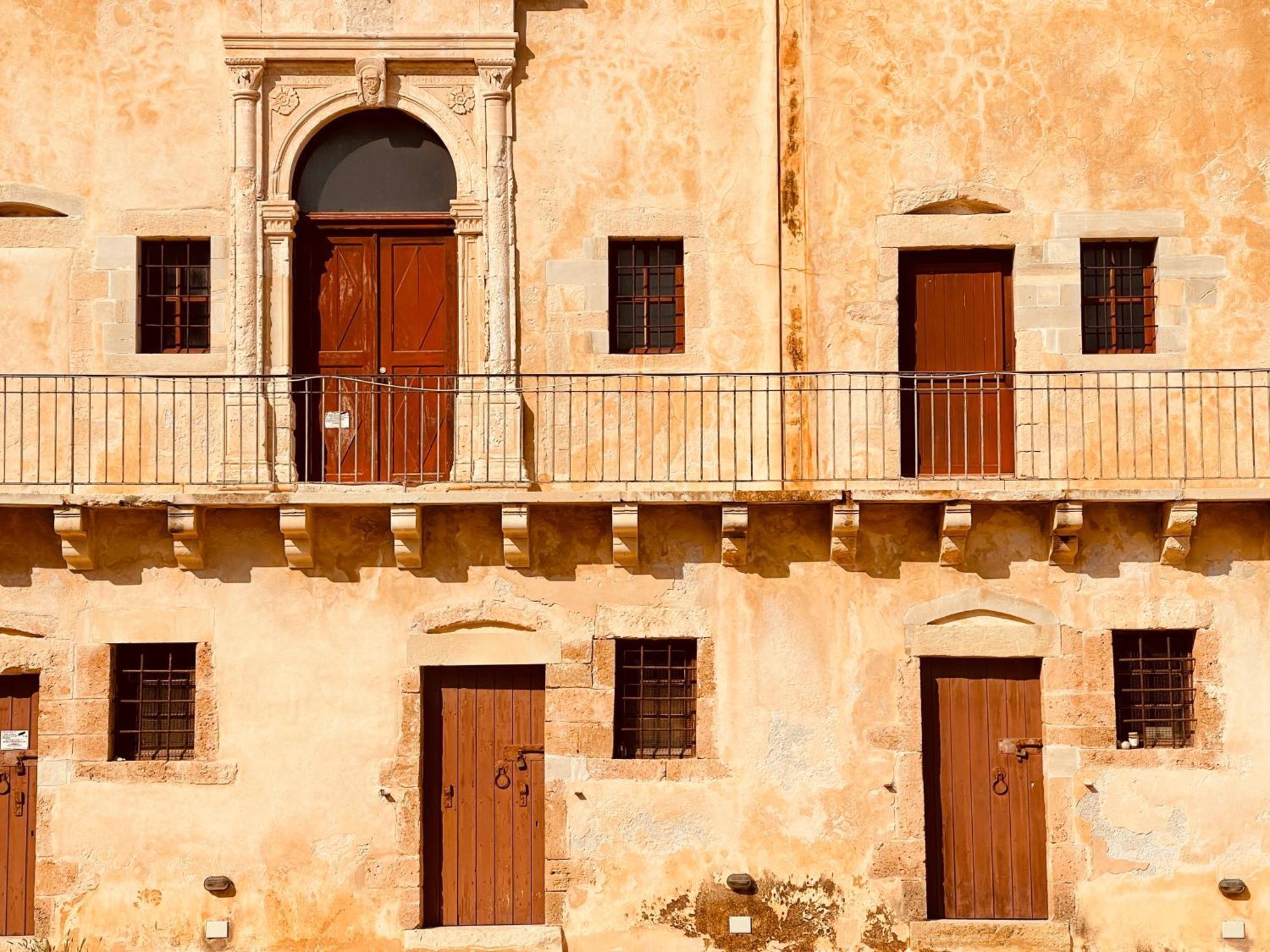 Casa Delfino Hotel & Spa Chrissi Akti Chania Exterior foto